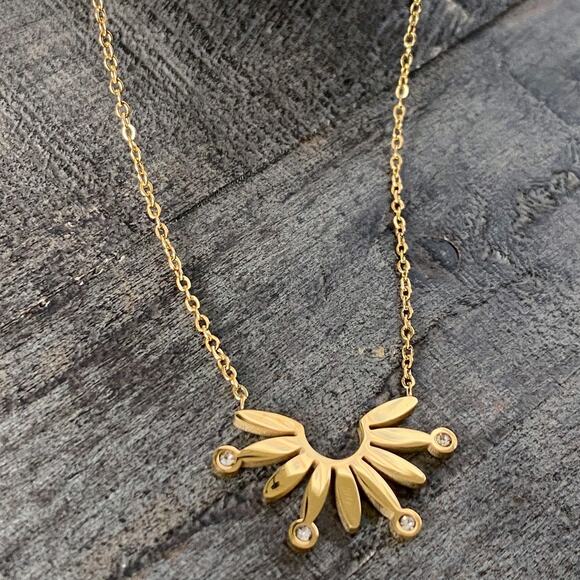 NEW Abstract Sunrise Gold Layering Necklace - Picture 4 of 16